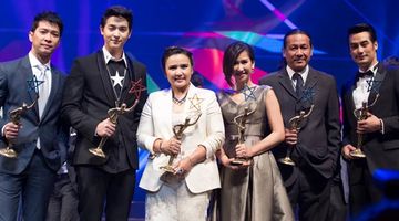 มาริโอ้-ป๊อก คว้านักแสดงแห่งปี ด้านเจมส์ จิ คว้าขวัญใจมหาชน จาก ไนน์เอ็นเตอร์เทน อวอร์ด 2014 (คลิป)
