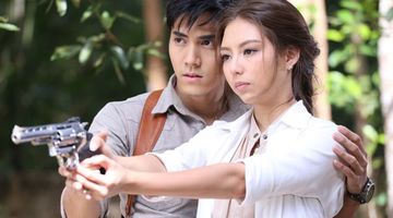 มิว ลักษณ์นารา แอบจิ้น ไม้ วฤษฎ์ จับสอนยิงปืนหวานเว่อร์ ในปาฏิหาริย์รักข้ามขอบฟ้า