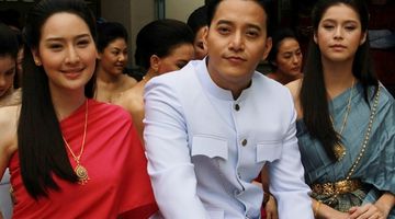 ตุ้ย ยิหวา นำทีมบวงสรวง เรือนร้อยเล่ห์ พีเรียดสยองขวัญรักสามเศร้า!