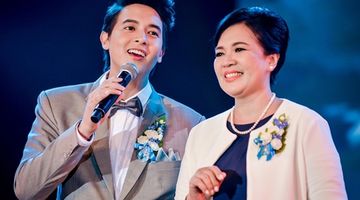 เจมส์ จิรายุ ควงคุณแม่  ขึ้นร้องเพลงร่วมกันครั้งแรกบนเวทีคอนเสิร์ตคิดถึงแม่ครั้งที่ 19